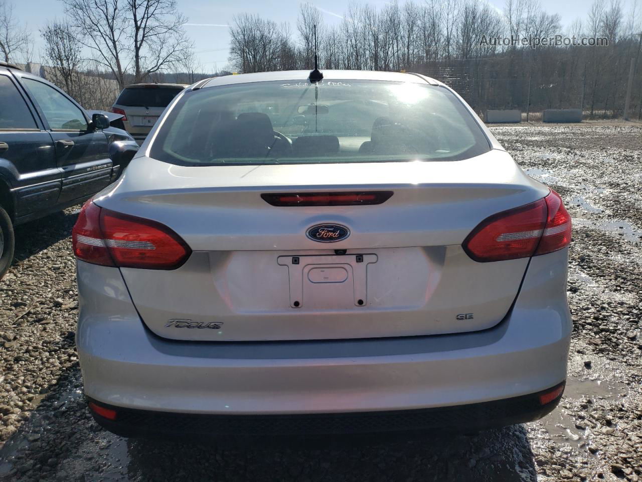 2017 Ford Focus Se Silver vin: 1FADP3F22HL241467