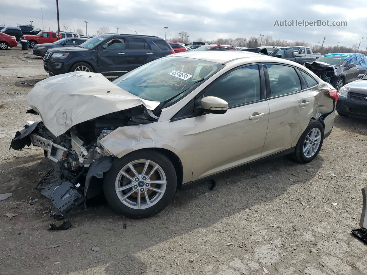 2018 Ford Focus Se Золотой vin: 1FADP3F22JL203324