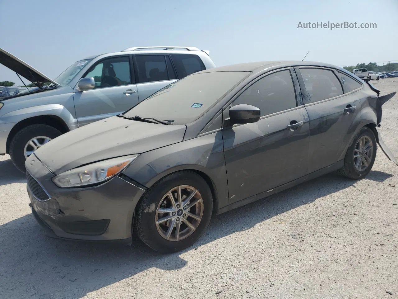 2018 Ford Focus Se Gray vin: 1FADP3F22JL236064