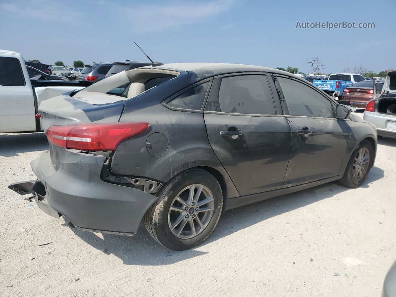 2018 Ford Focus Se Gray vin: 1FADP3F22JL236064