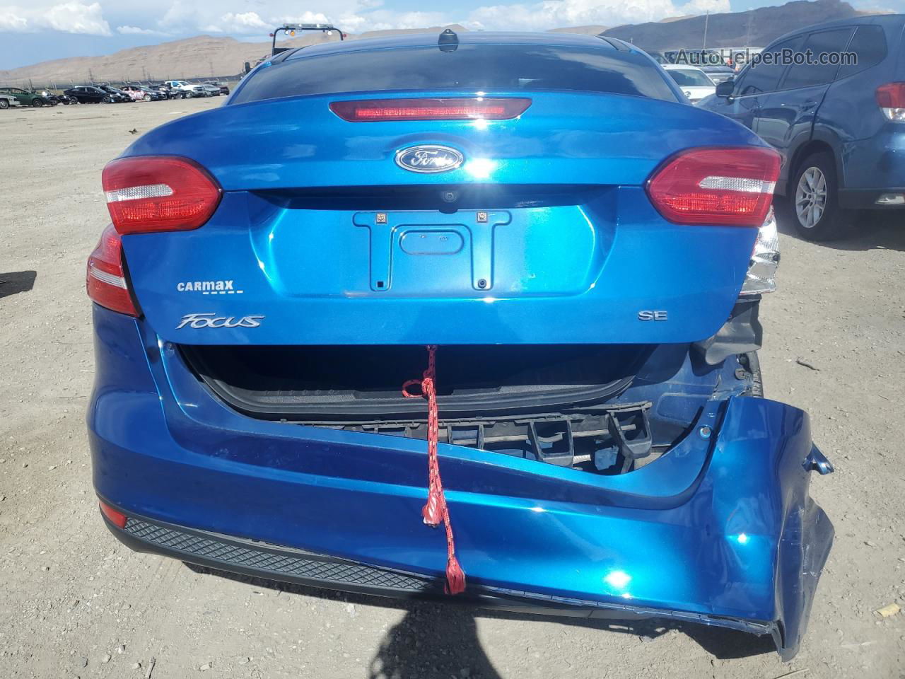 2018 Ford Focus Se Blue vin: 1FADP3F22JL319476