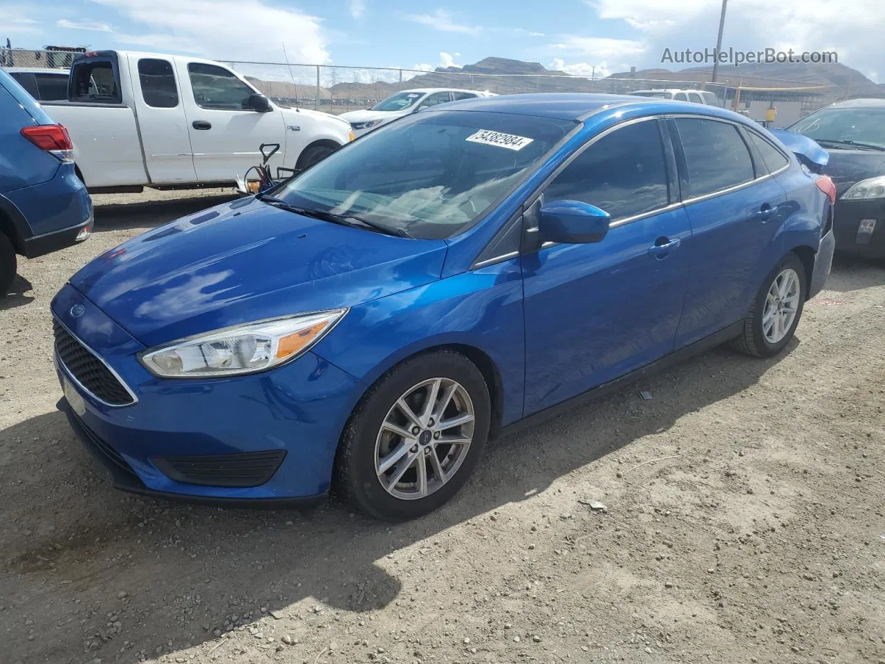 2018 Ford Focus Se Blue vin: 1FADP3F22JL319476