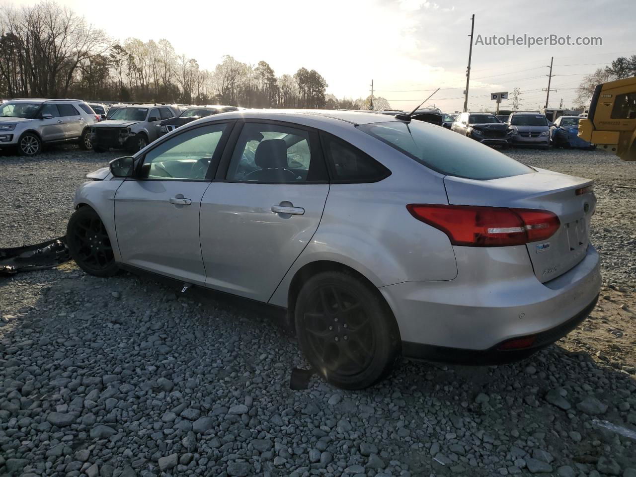 2016 Ford Focus Se Серебряный vin: 1FADP3F23GL332262