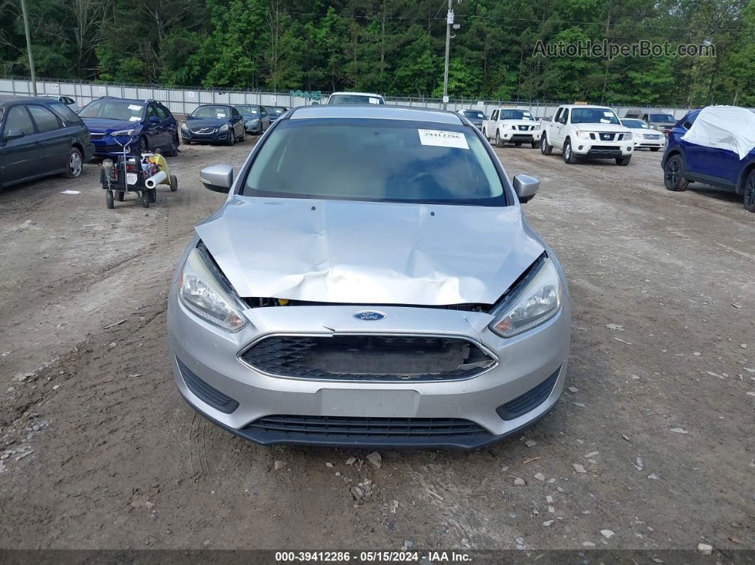 2016 Ford Focus Se Серебряный vin: 1FADP3F23GL355251