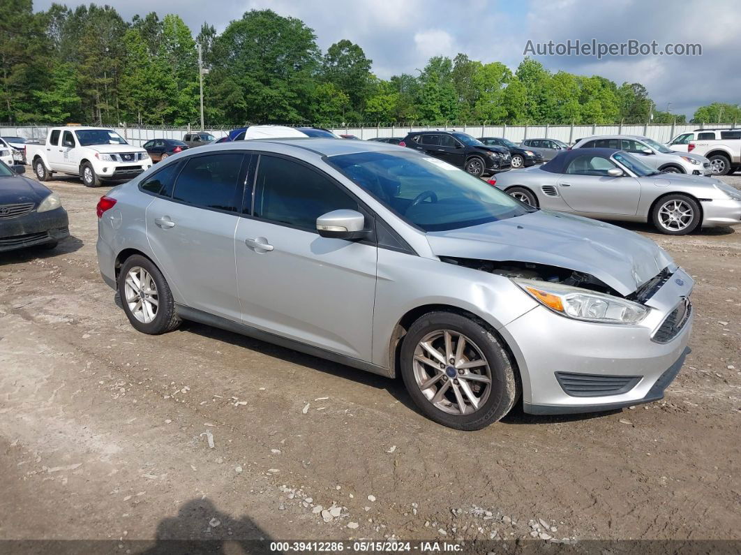 2016 Ford Focus Se Серебряный vin: 1FADP3F23GL355251