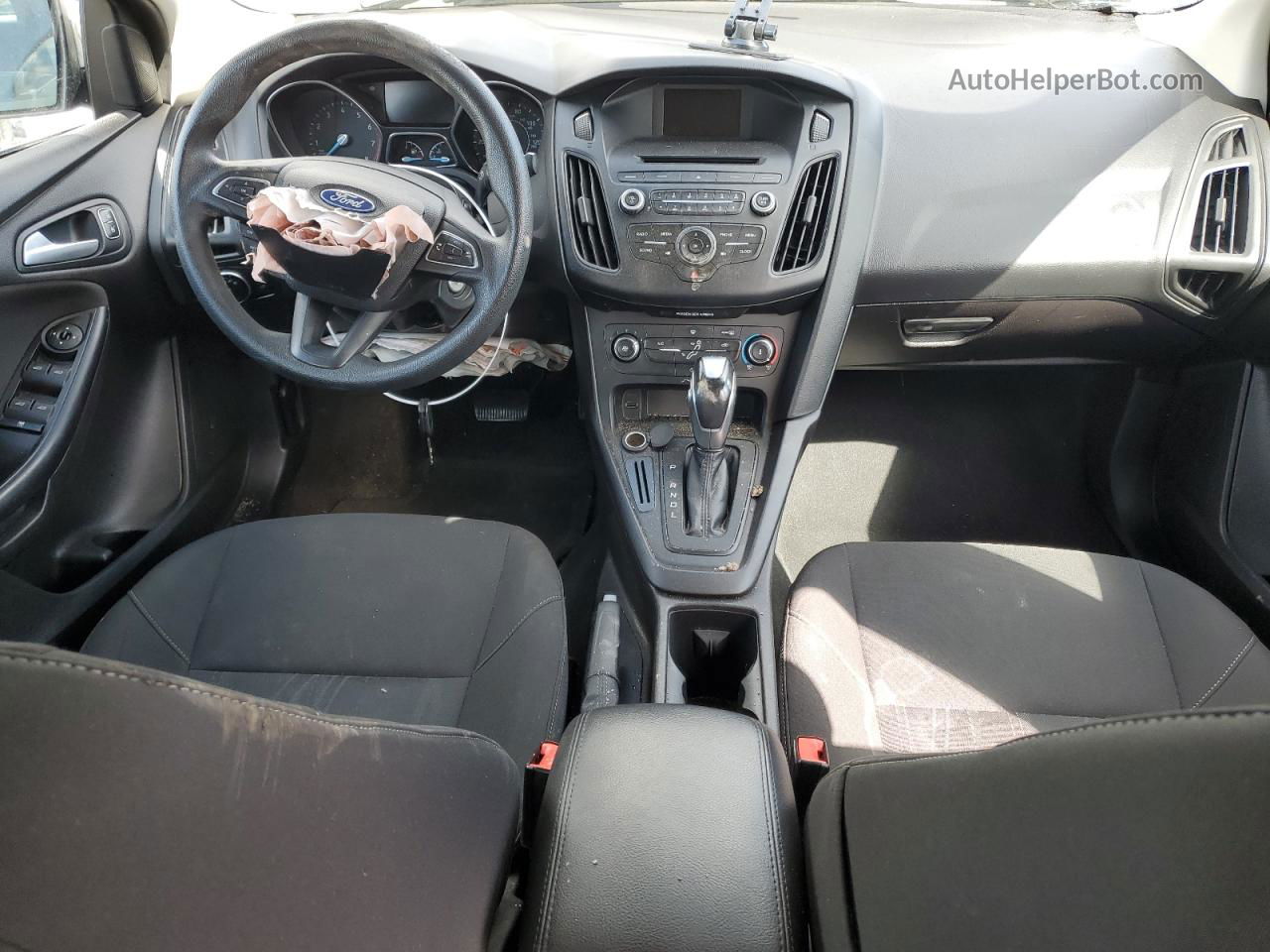 2015 Ford Focus Se Серебряный vin: 1FADP3F24FL375801