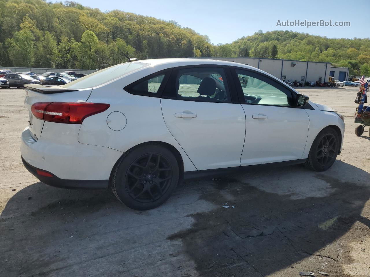 2016 Ford Focus Se White vin: 1FADP3F24GL316541