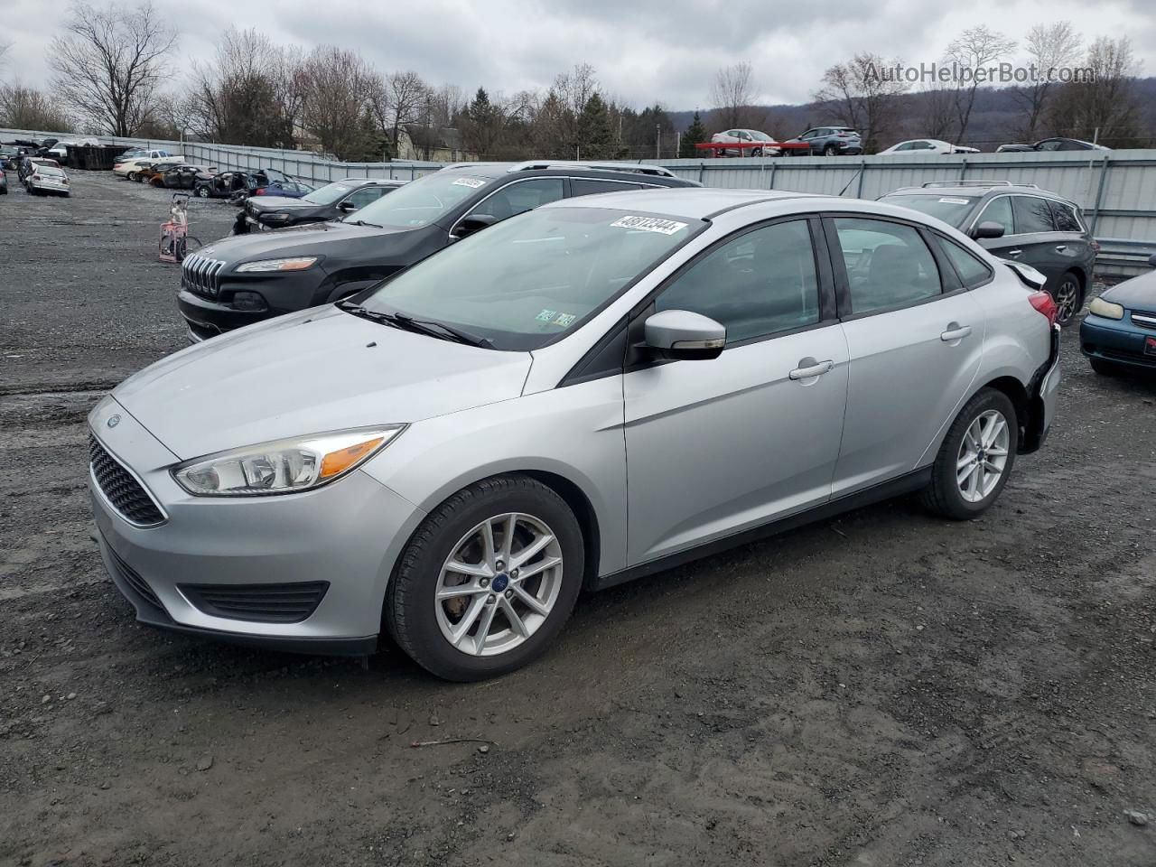 2017 Ford Focus Se Silver vin: 1FADP3F24HL301541