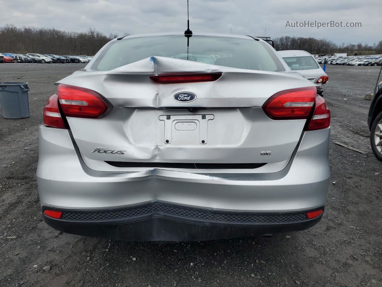 2017 Ford Focus Se Серебряный vin: 1FADP3F24HL301541