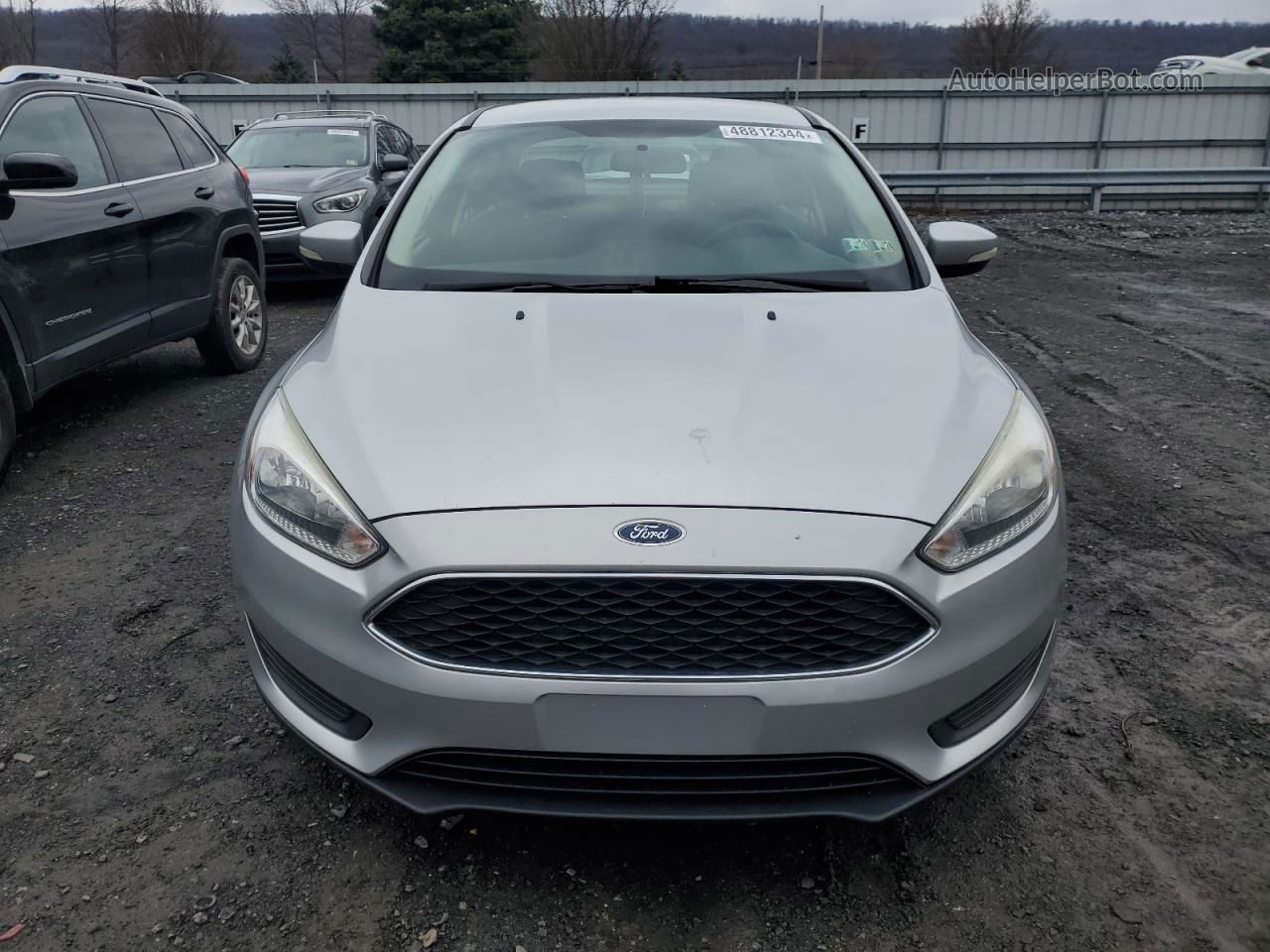 2017 Ford Focus Se Silver vin: 1FADP3F24HL301541