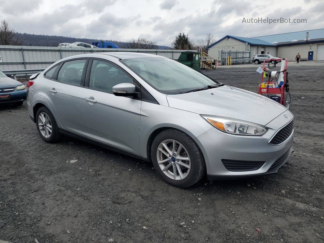 2017 Ford Focus Se Серебряный vin: 1FADP3F24HL301541