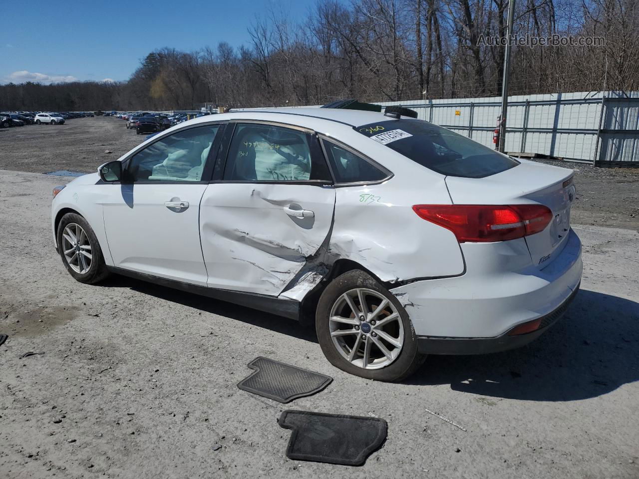 2018 Ford Focus Se White vin: 1FADP3F24JL267591