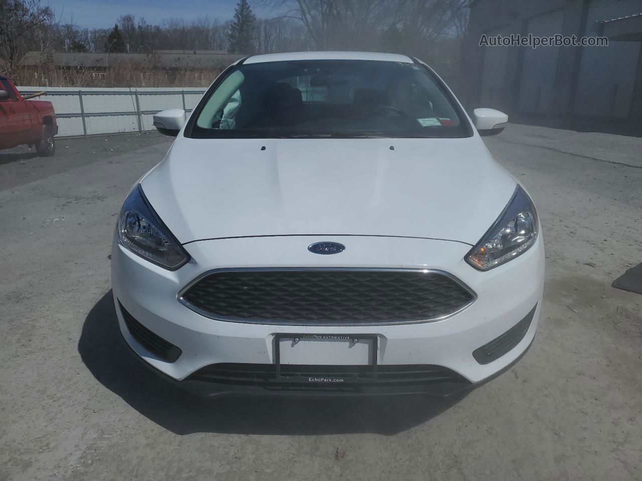 2018 Ford Focus Se White vin: 1FADP3F24JL267591