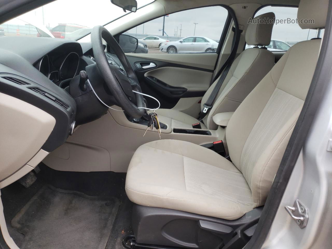 2015 Ford Focus Se Серебряный vin: 1FADP3F25FL361843