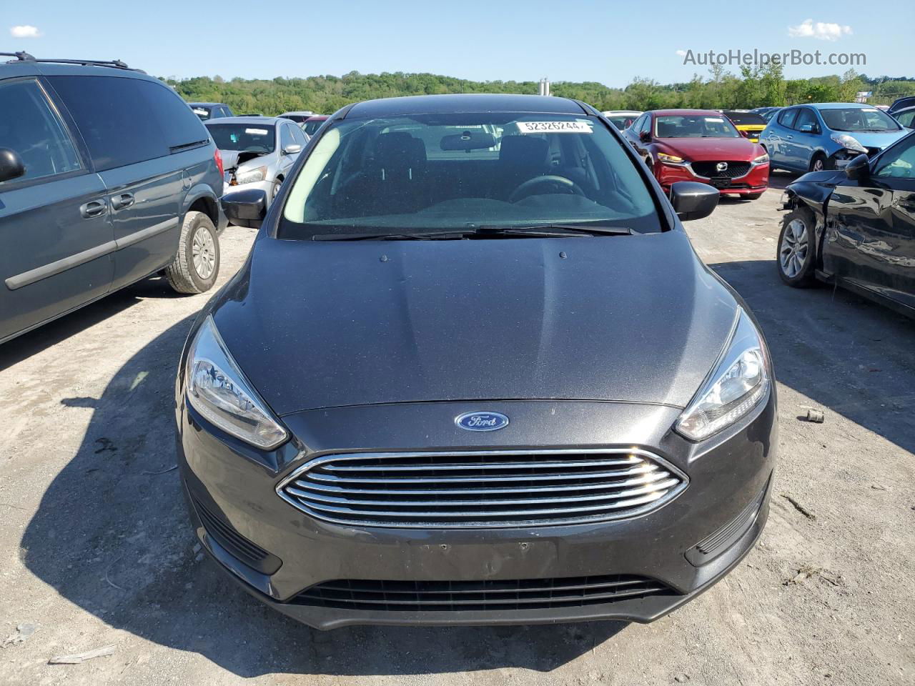 2018 Ford Focus Se Gray vin: 1FADP3F26JL204556