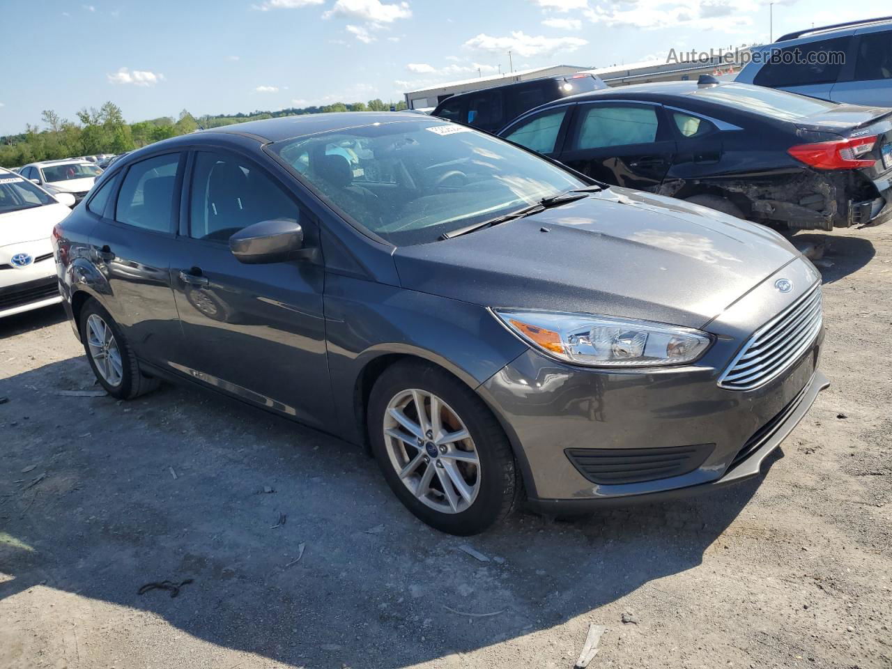 2018 Ford Focus Se Gray vin: 1FADP3F26JL204556