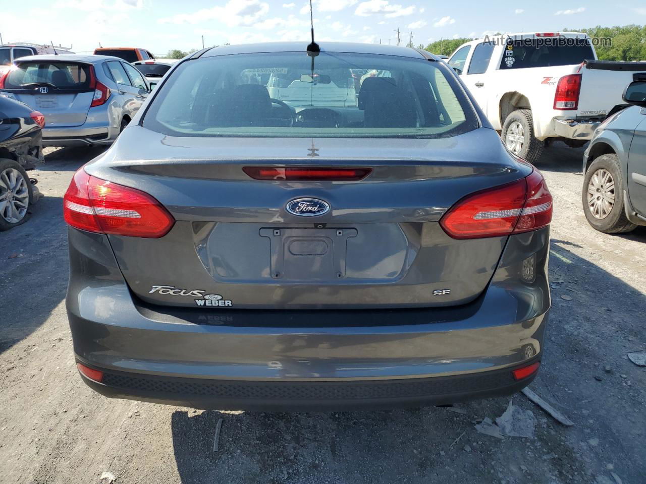 2018 Ford Focus Se Gray vin: 1FADP3F26JL204556