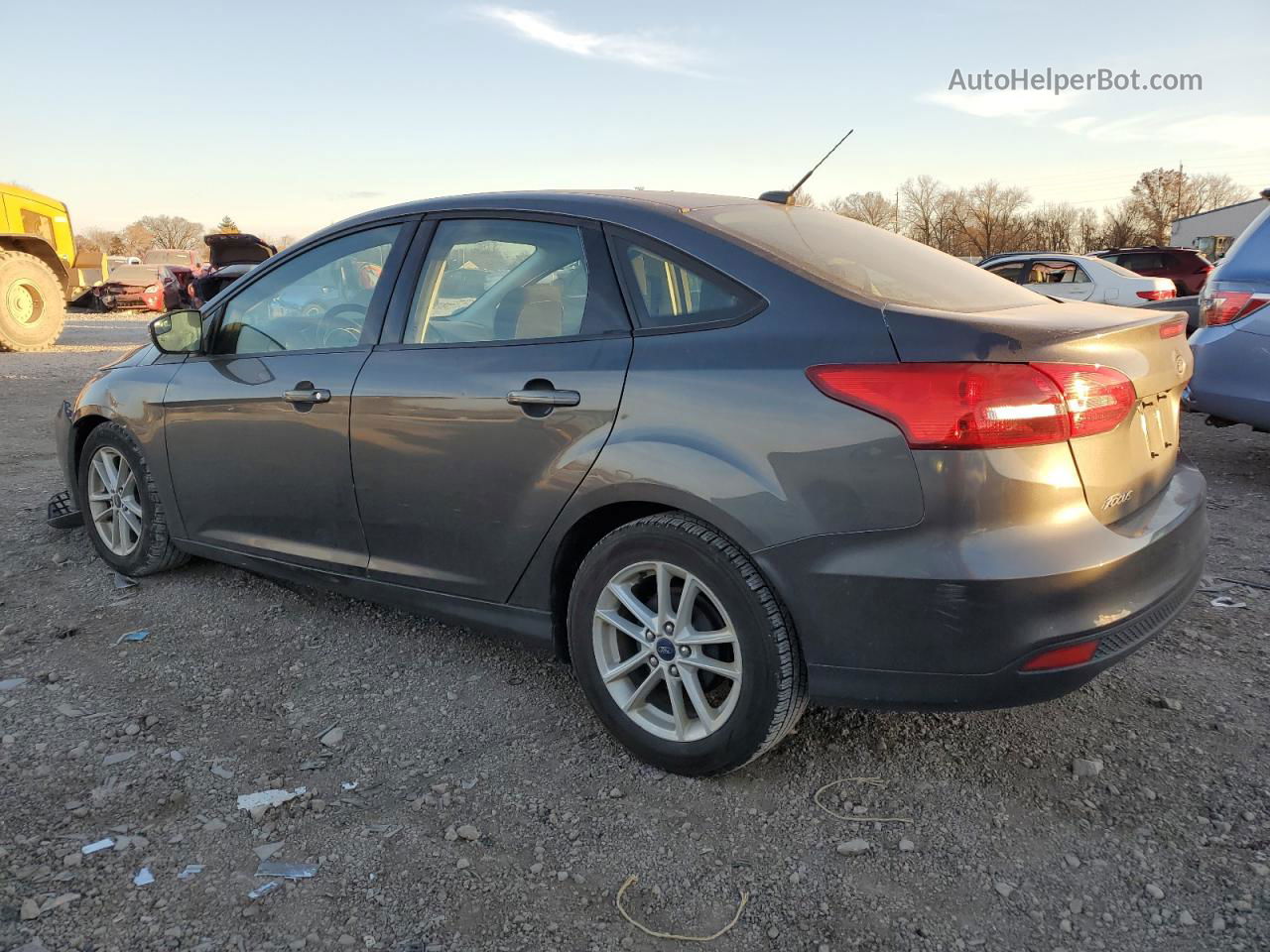 2018 Ford Focus Se Silver vin: 1FADP3F26JL267950