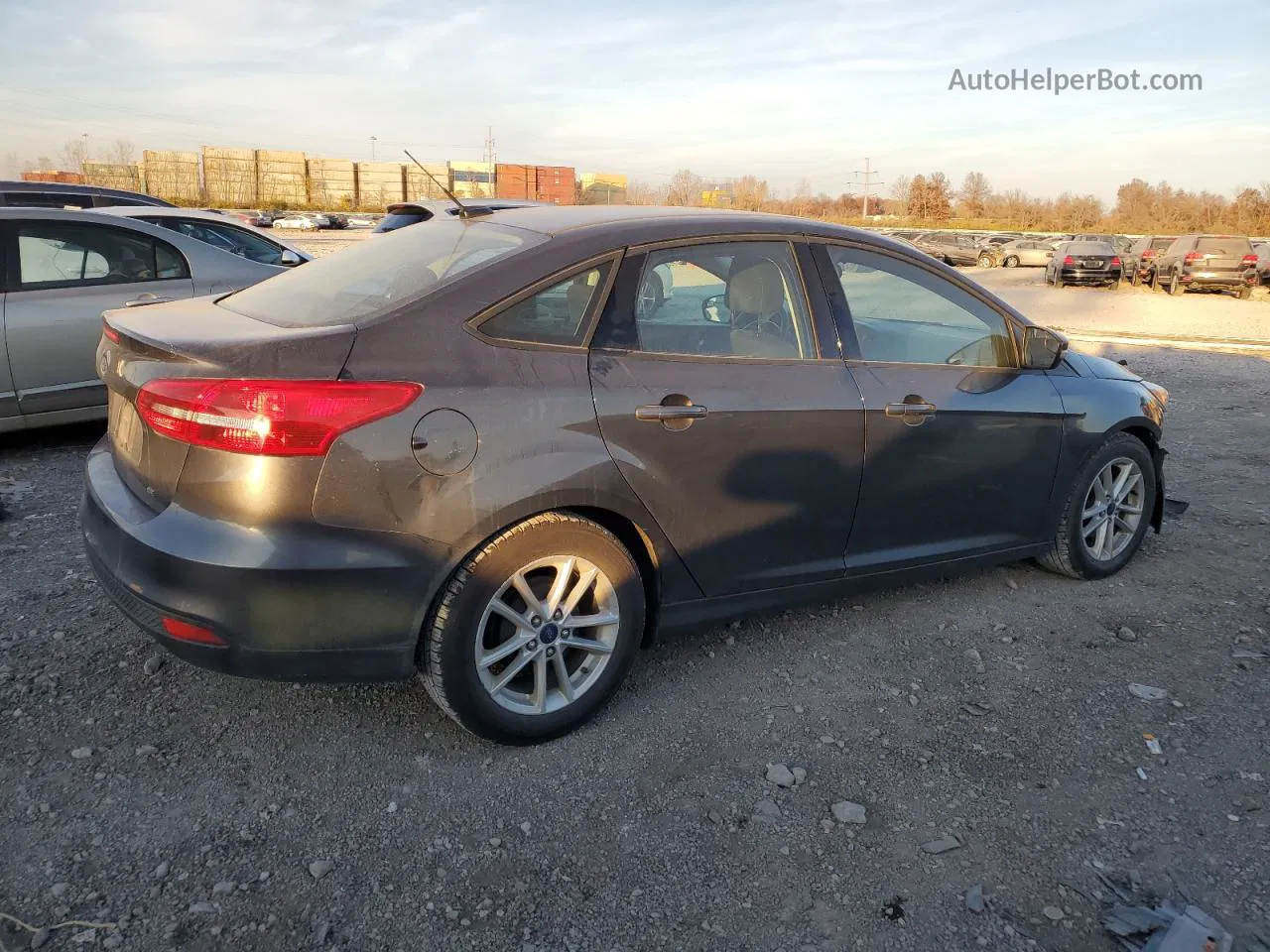 2018 Ford Focus Se Silver vin: 1FADP3F26JL267950