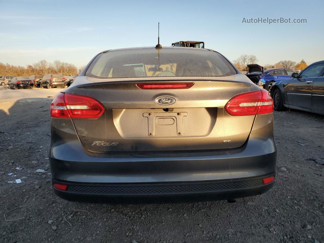 2018 Ford Focus Se Silver vin: 1FADP3F26JL267950