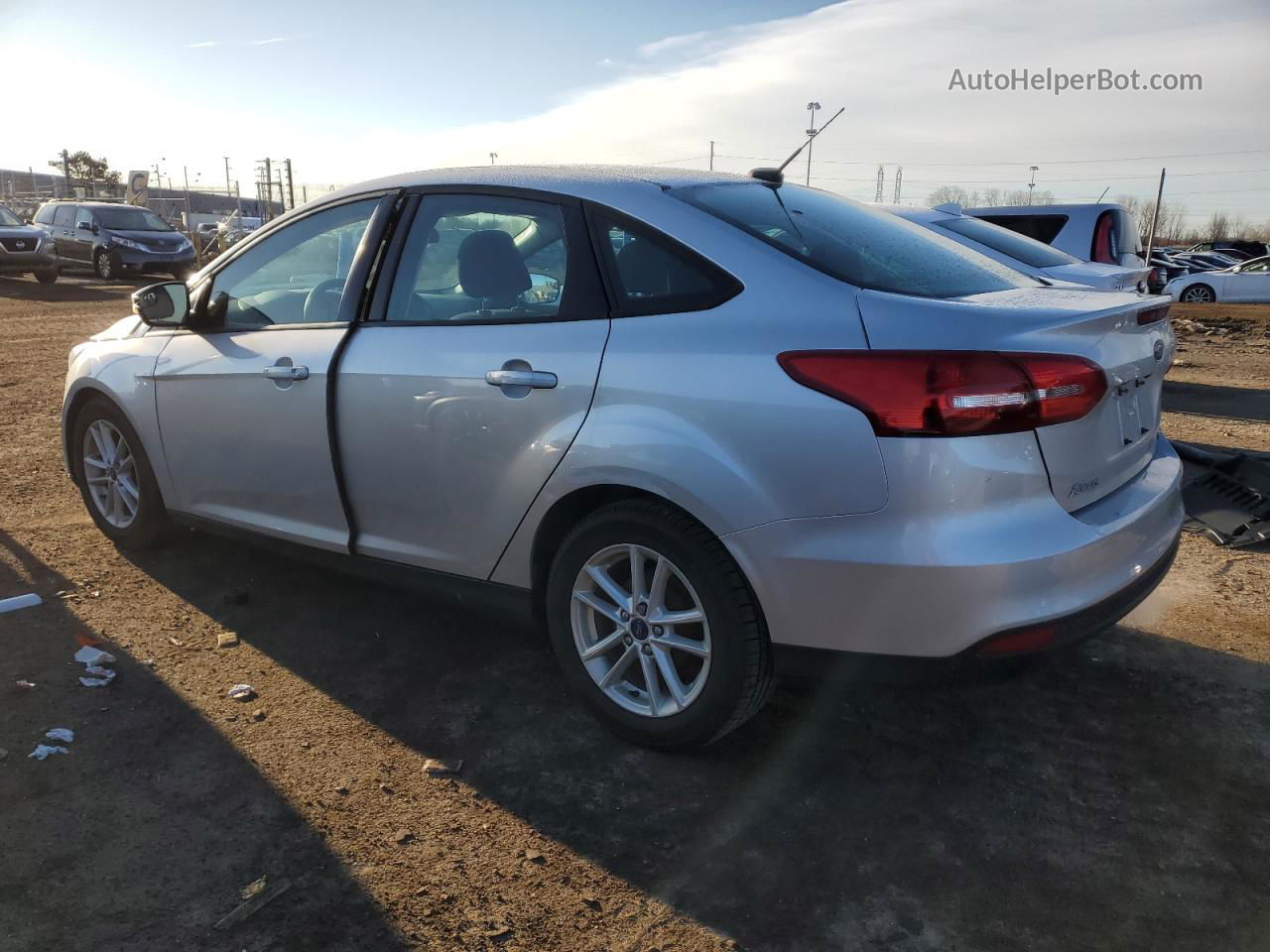 2017 Ford Focus Se Серебряный vin: 1FADP3F27HL209906