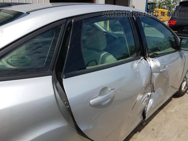 2018 Ford Focus Se Silver vin: 1FADP3F27JL295031