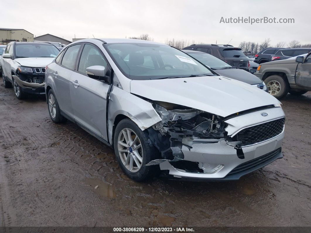 2018 Ford Focus Se Серебряный vin: 1FADP3F27JL302091