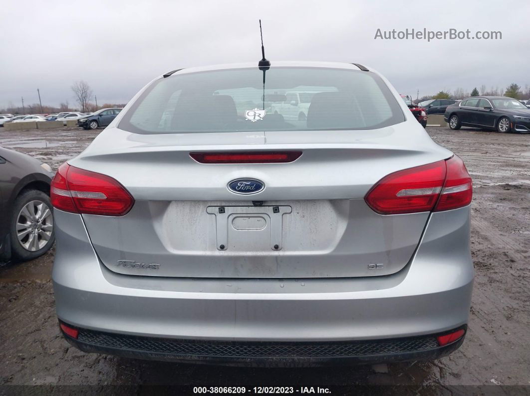 2018 Ford Focus Se Серебряный vin: 1FADP3F27JL302091