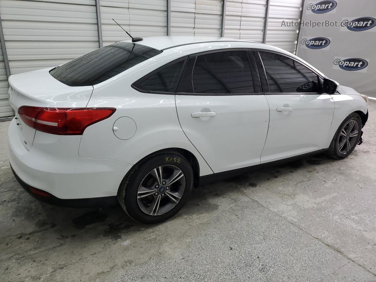 2018 Ford Focus Se White vin: 1FADP3F27JL304942