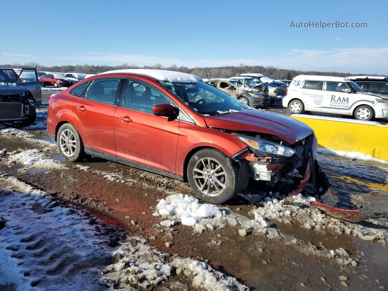 2018 Ford Focus Se Red vin: 1FADP3F27JL326424