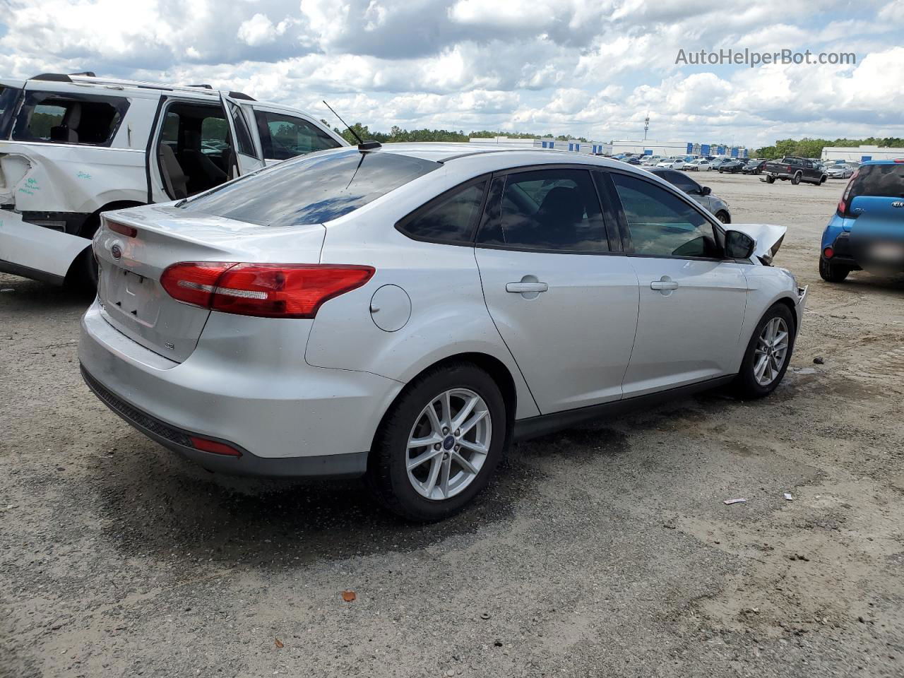 2017 Ford Focus Se Silver vin: 1FADP3F28HL331349