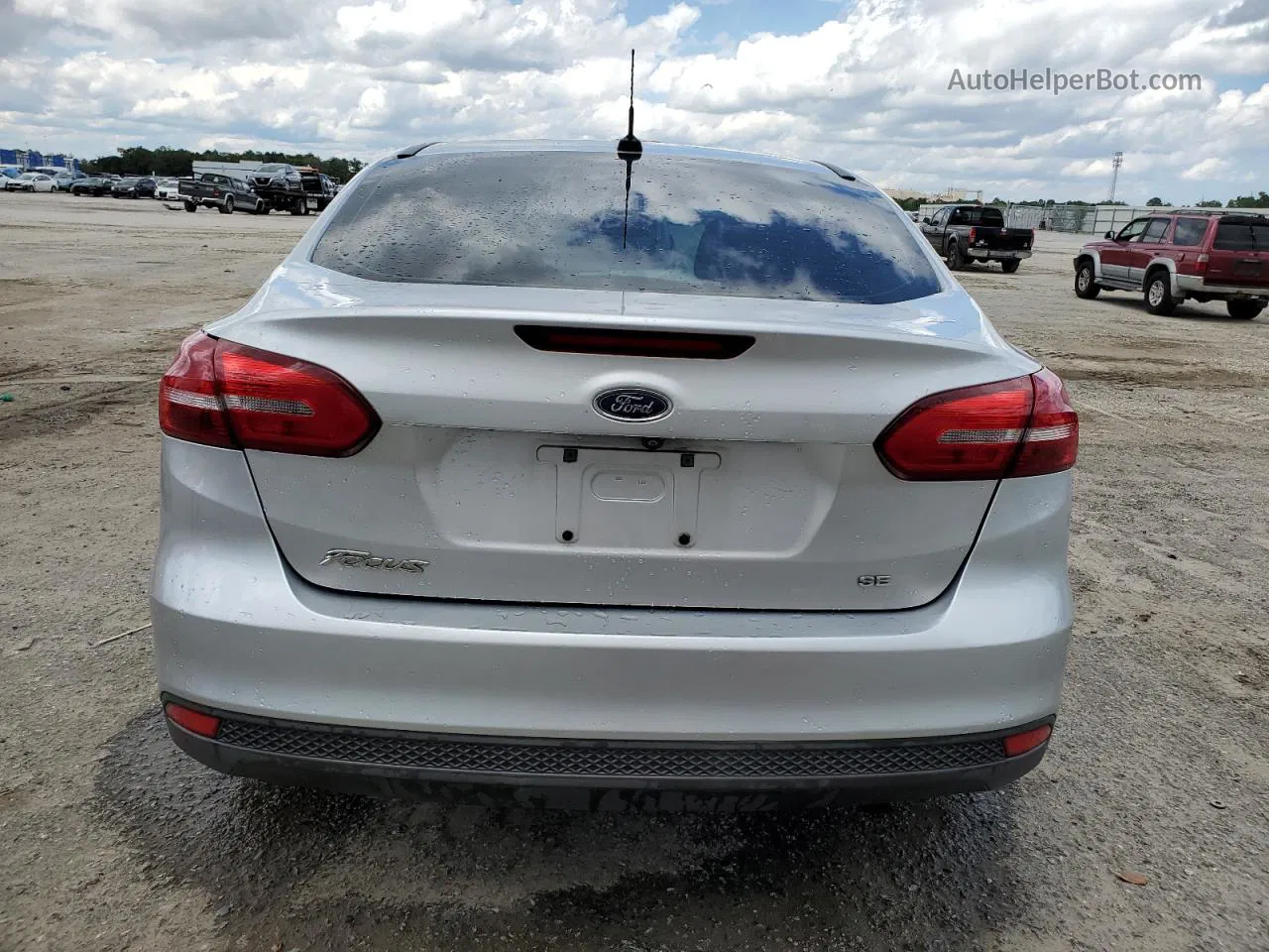 2017 Ford Focus Se Серебряный vin: 1FADP3F28HL331349