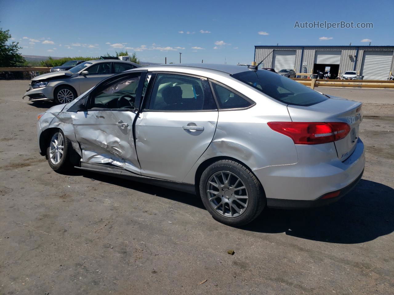 2018 Ford Focus Se Gray vin: 1FADP3F28JL288430