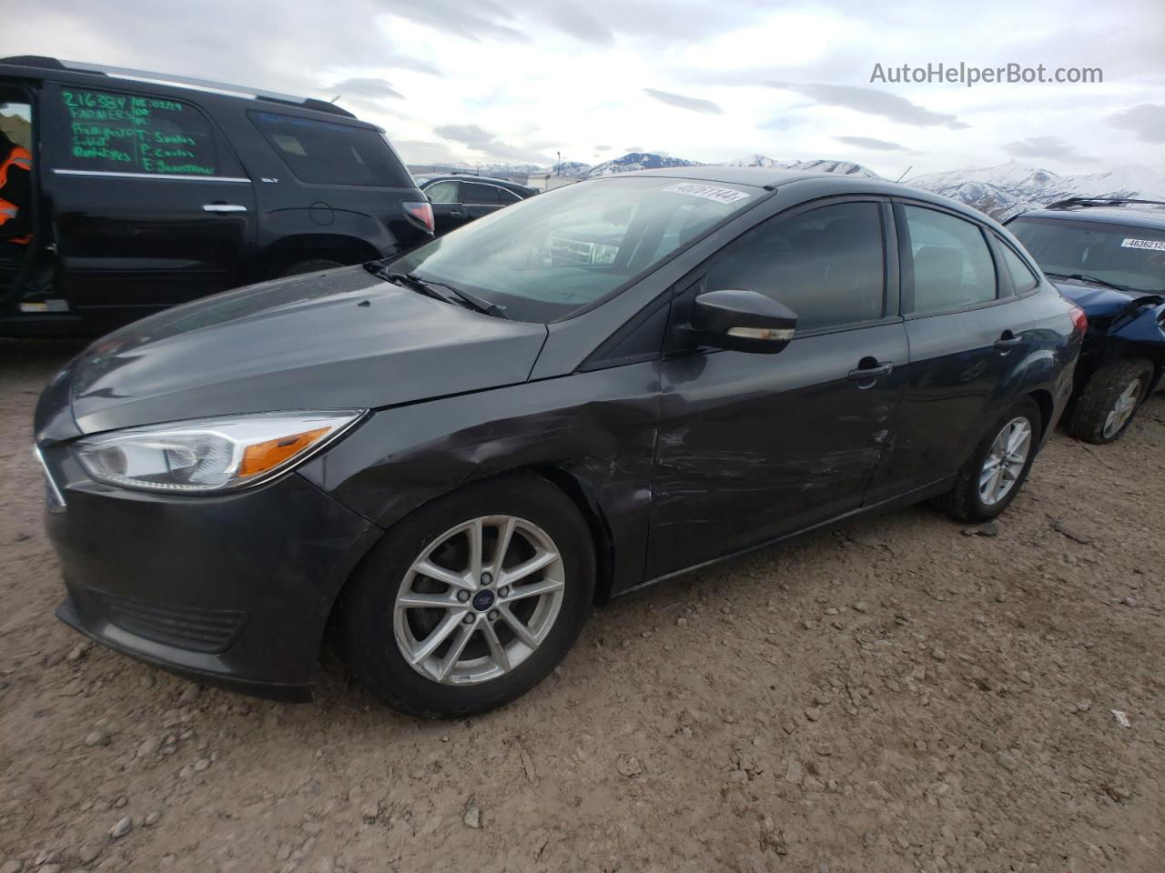 2018 Ford Focus Se Gray vin: 1FADP3F29JL286167