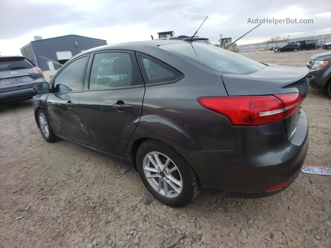 2018 Ford Focus Se Gray vin: 1FADP3F29JL286167