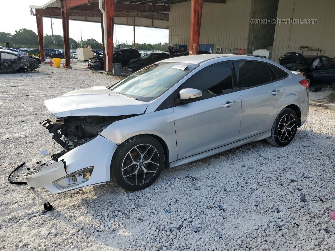 2015 Ford Focus Se Silver vin: 1FADP3F2XFL235123