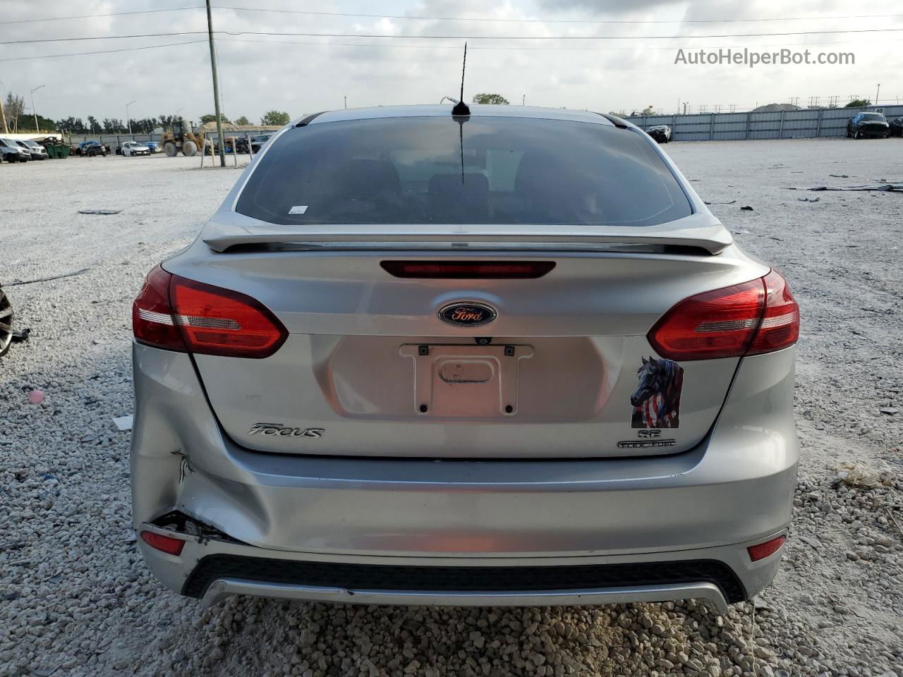 2015 Ford Focus Se Silver vin: 1FADP3F2XFL235123