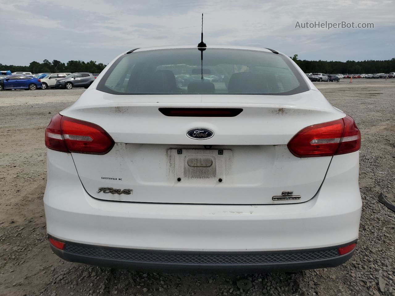 2015 Ford Focus Se White vin: 1FADP3F2XFL365368