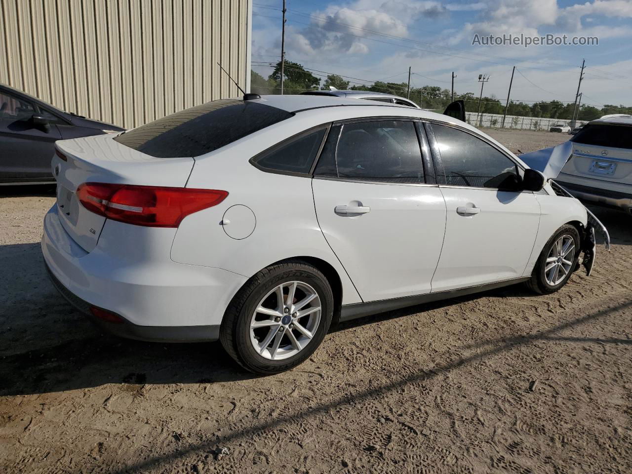 2015 Ford Focus Se White vin: 1FADP3F2XFL369470