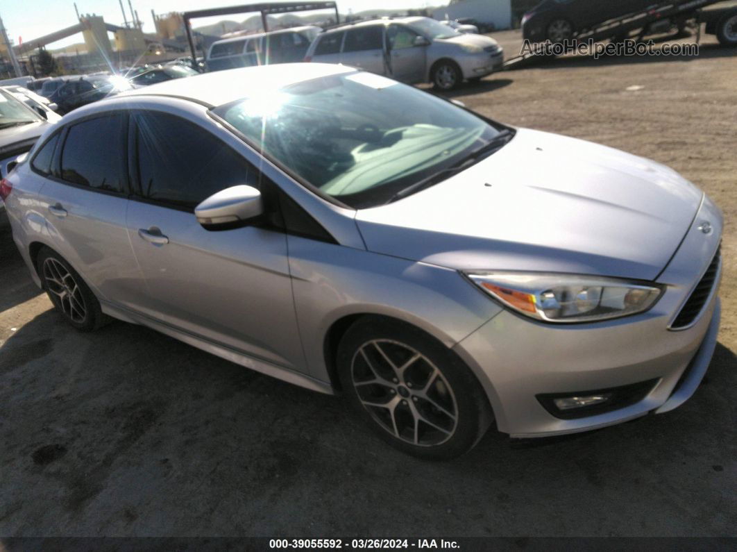 2016 Ford Focus Se Silver vin: 1FADP3F2XGL395973