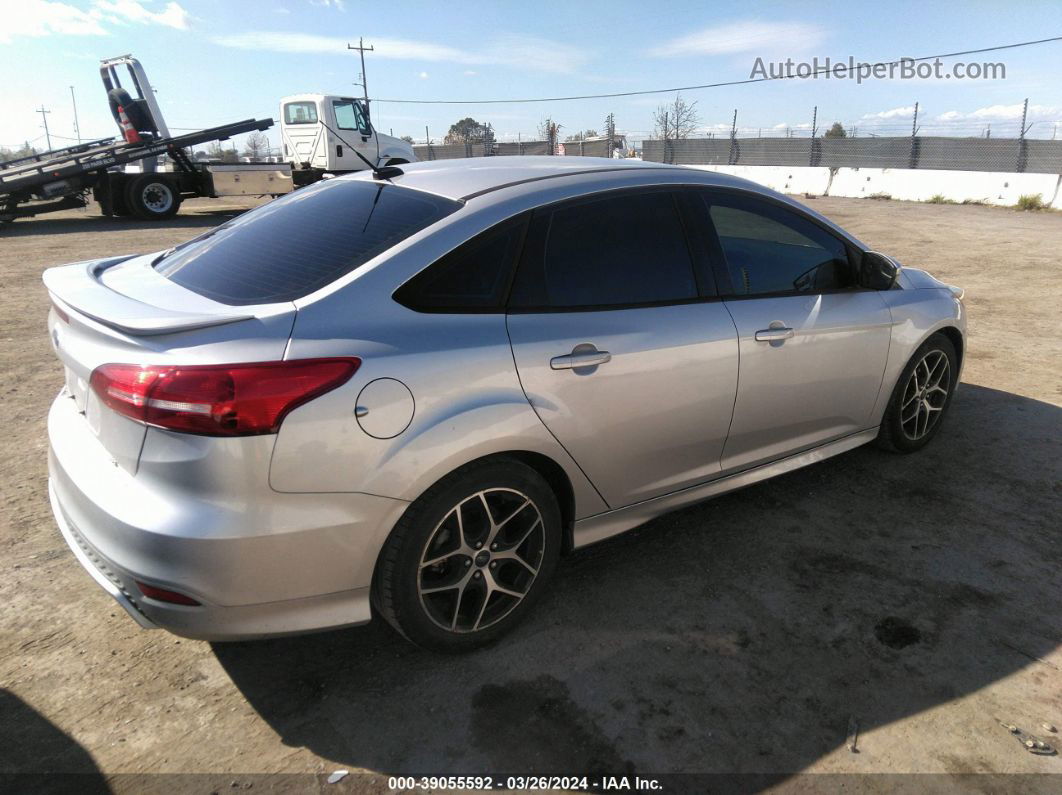 2016 Ford Focus Se Silver vin: 1FADP3F2XGL395973