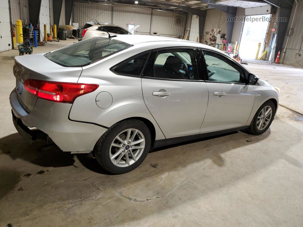 2017 Ford Focus Se Silver vin: 1FADP3F2XHL252040