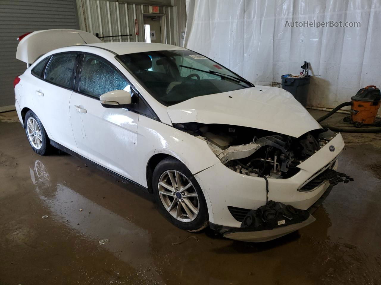 2017 Ford Focus Se White vin: 1FADP3F2XHL259652