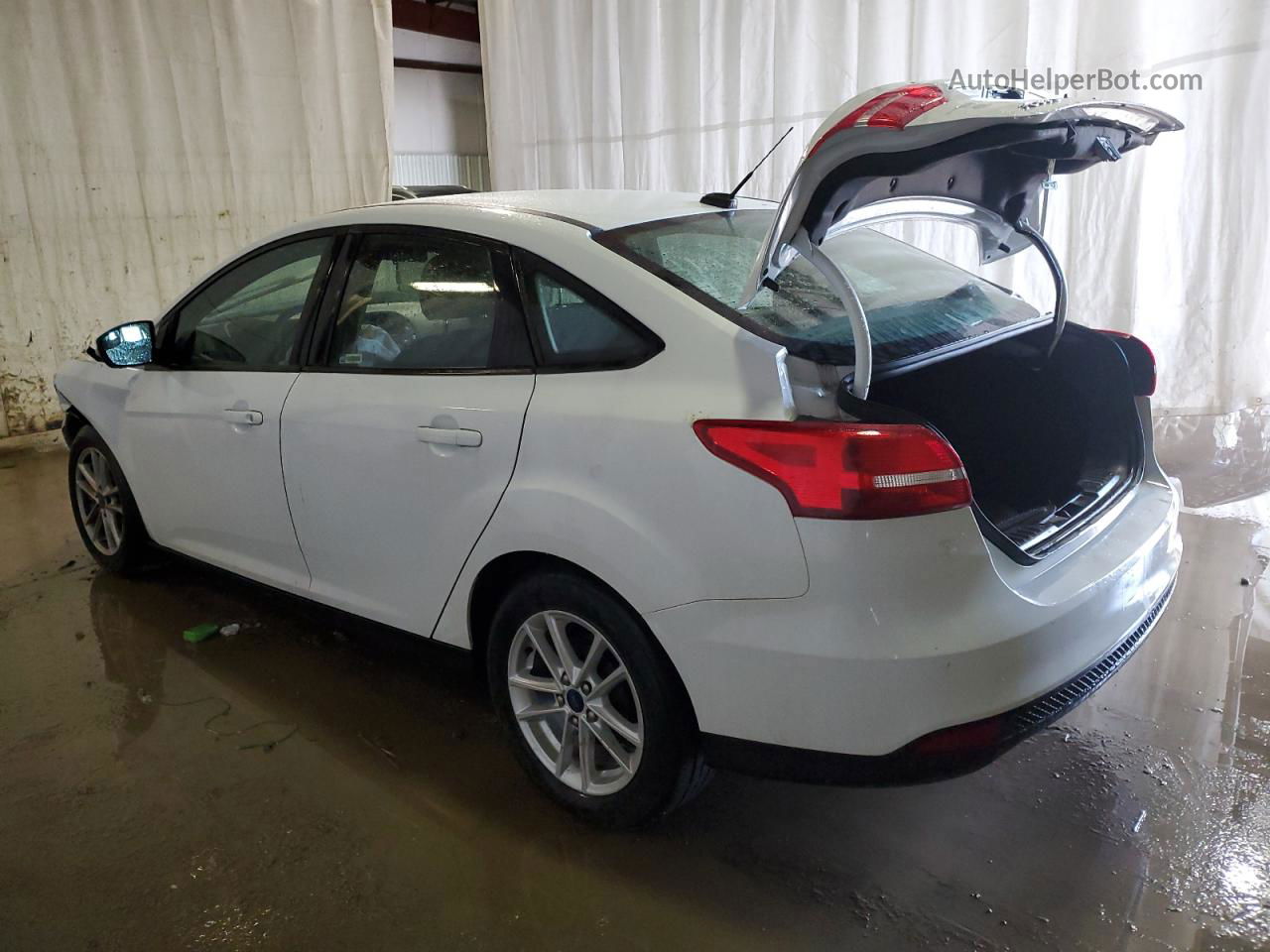 2017 Ford Focus Se White vin: 1FADP3F2XHL259652