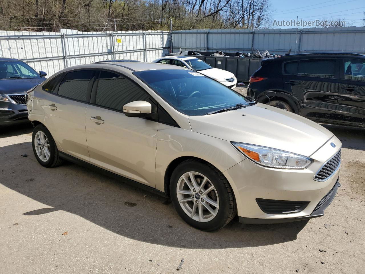 2017 Ford Focus Se Gold vin: 1FADP3F2XHL275981