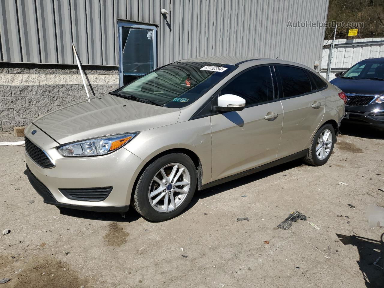 2017 Ford Focus Se Gold vin: 1FADP3F2XHL275981