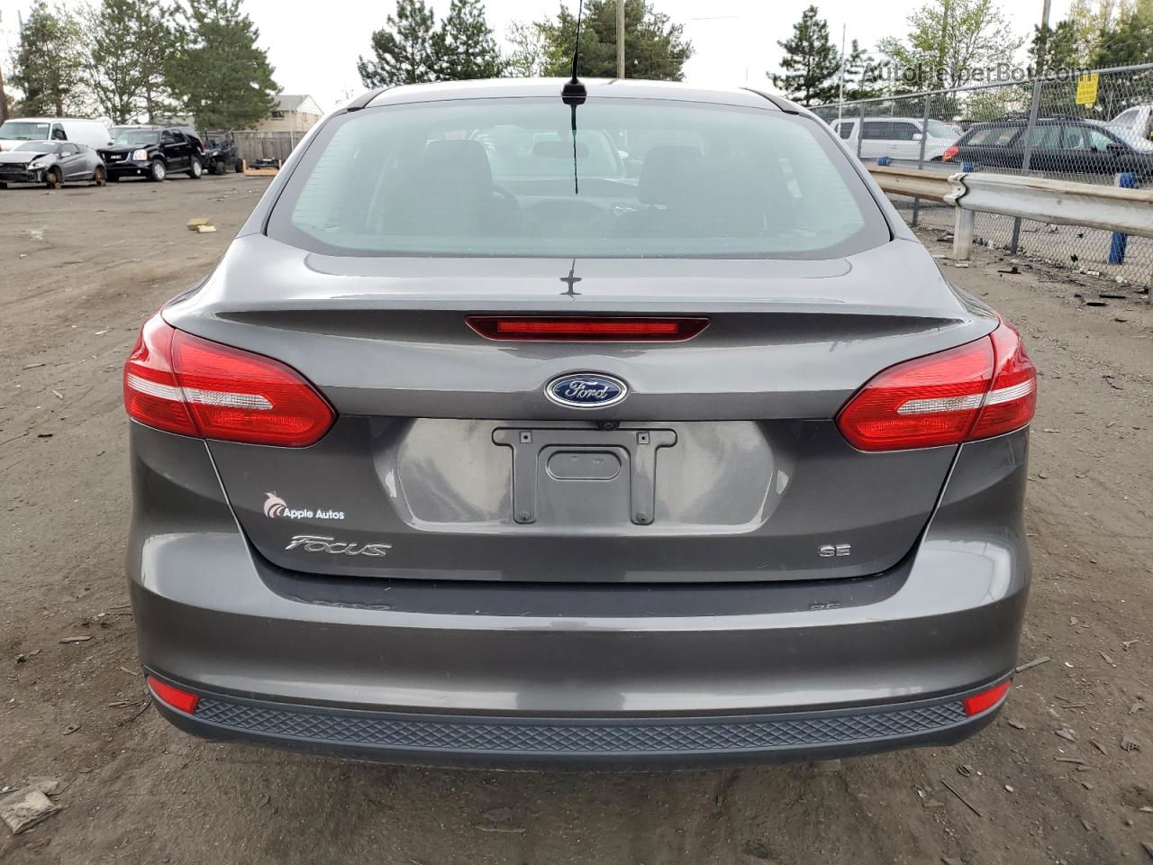 2018 Ford Focus Se Gray vin: 1FADP3F2XJL204933