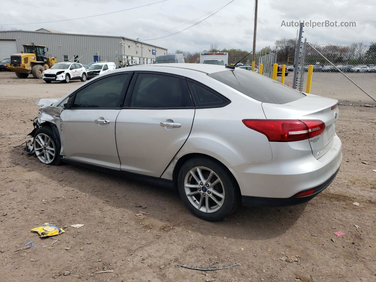 2018 Ford Focus Se Silver vin: 1FADP3F2XJL207217