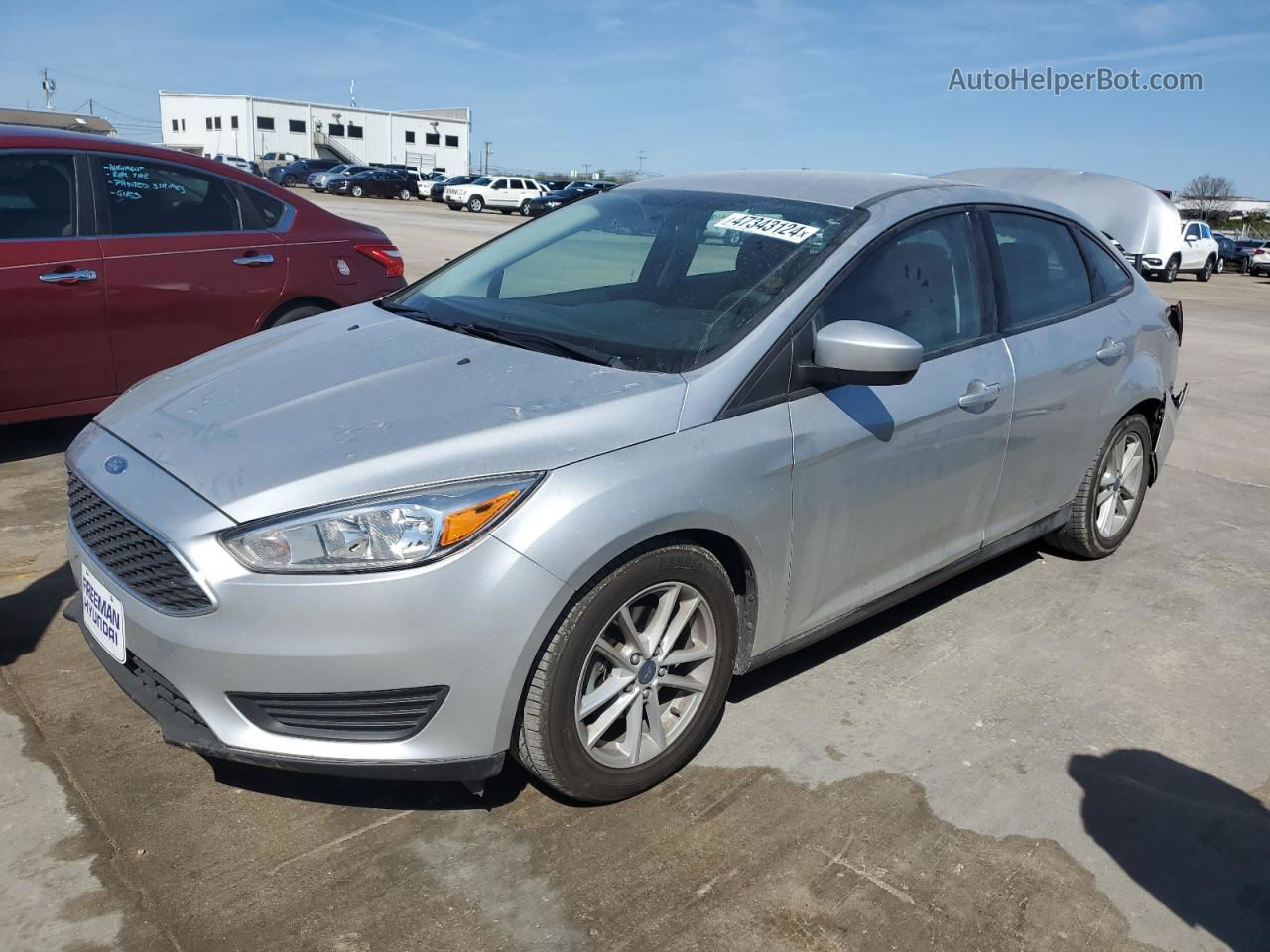 2018 Ford Focus Se Серебряный vin: 1FADP3F2XJL284797