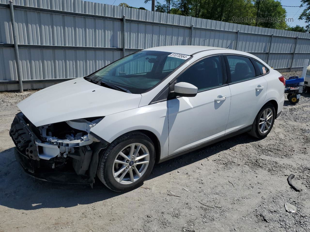 2018 Ford Focus Se White vin: 1FADP3F2XJL324764